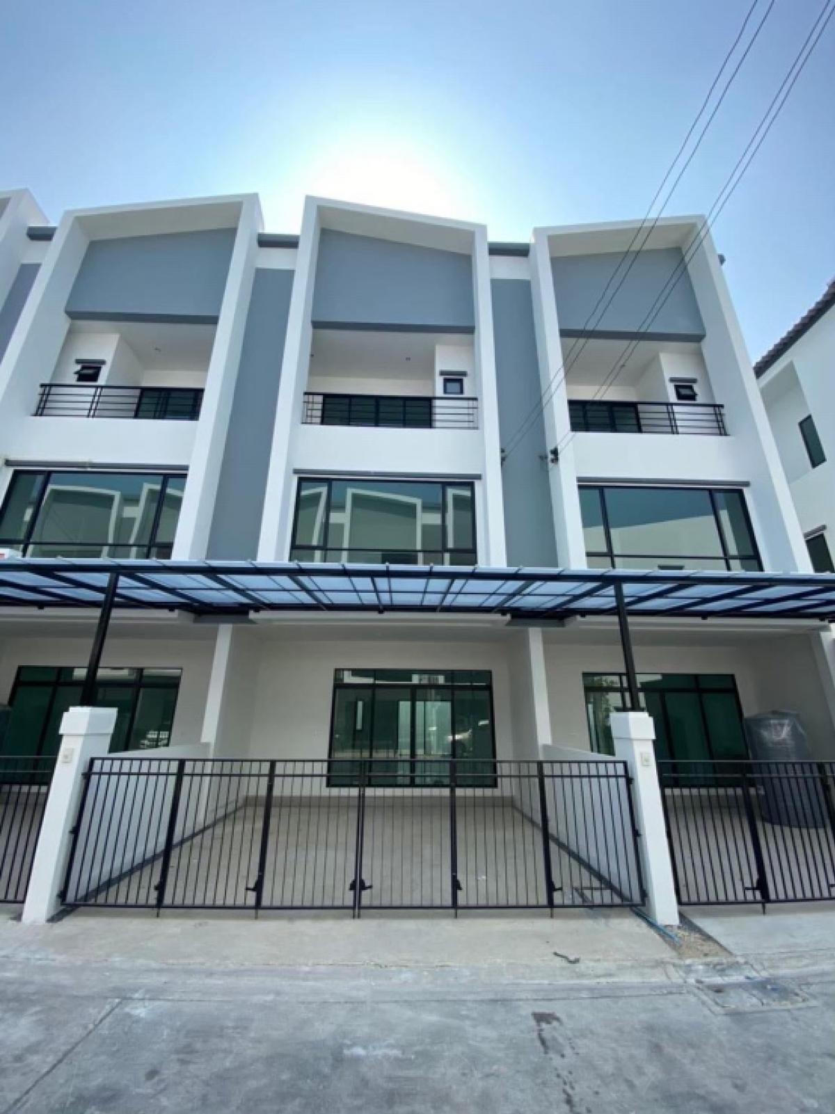 For RentTownhomeOnnut, Udomsuk : Townhouse for rent, 20 sq m, 3 floors, 3 bedrooms, 3 bathrooms, air conditioner, fully furnished, Udomsuk Road, rental price 32,000 per month