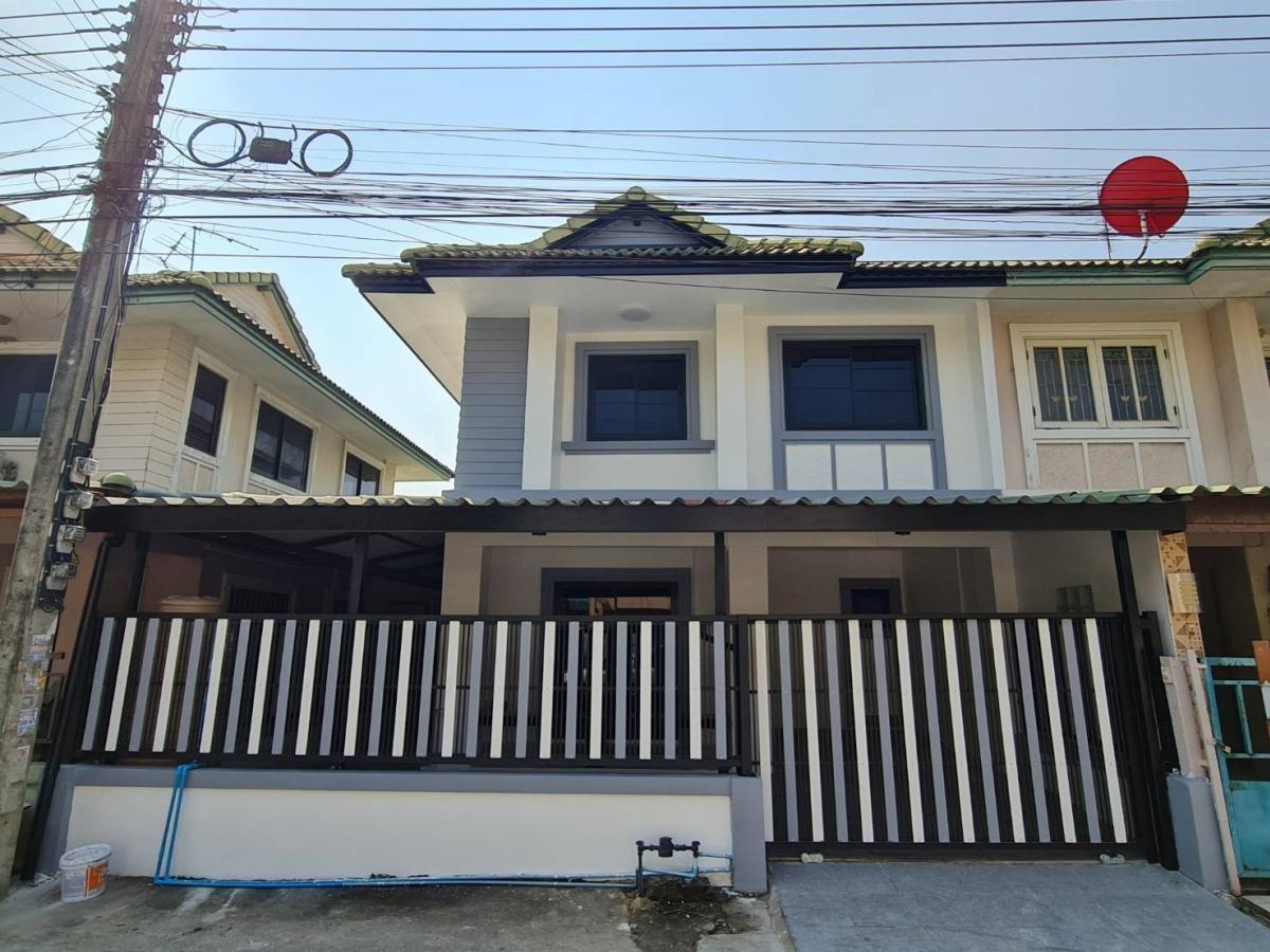 ขายทาวน์โฮมปทุมธานี รังสิต ธรรมศาสตร์ : ทาวน์​เฮ้าส์​หลัง​มุมรีโน​เวท​พร้อม​อยู่​ราคาถูก​