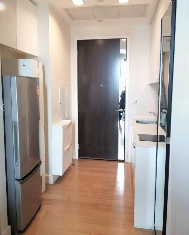 ขายคอนโดลาดพร้าว เซ็นทรัลลาดพร้าว : S-EQX101  ขายคอนโด อีควิน็อกซ์ พหล-วิภา, ชั้น 34 วิวเมือง 31.4 ตรม. 4 ล้าน 064-959-8900