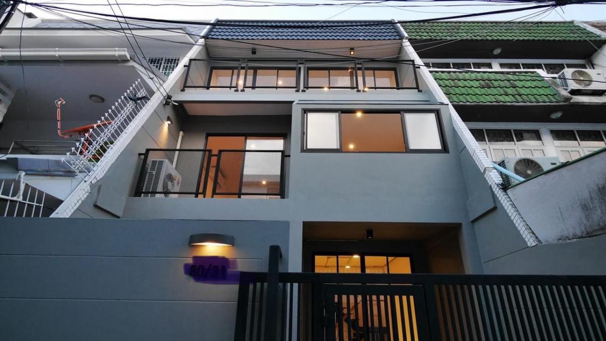 ขายทาวน์โฮมสุขุมวิท อโศก ทองหล่อ : 📢👇ขาย Townhouse 3 ชั้น พร้อมผู้เช่า สัญญาสิ้นสุด 31 สิงหาคม 68 (ราคาเช่า 78k)