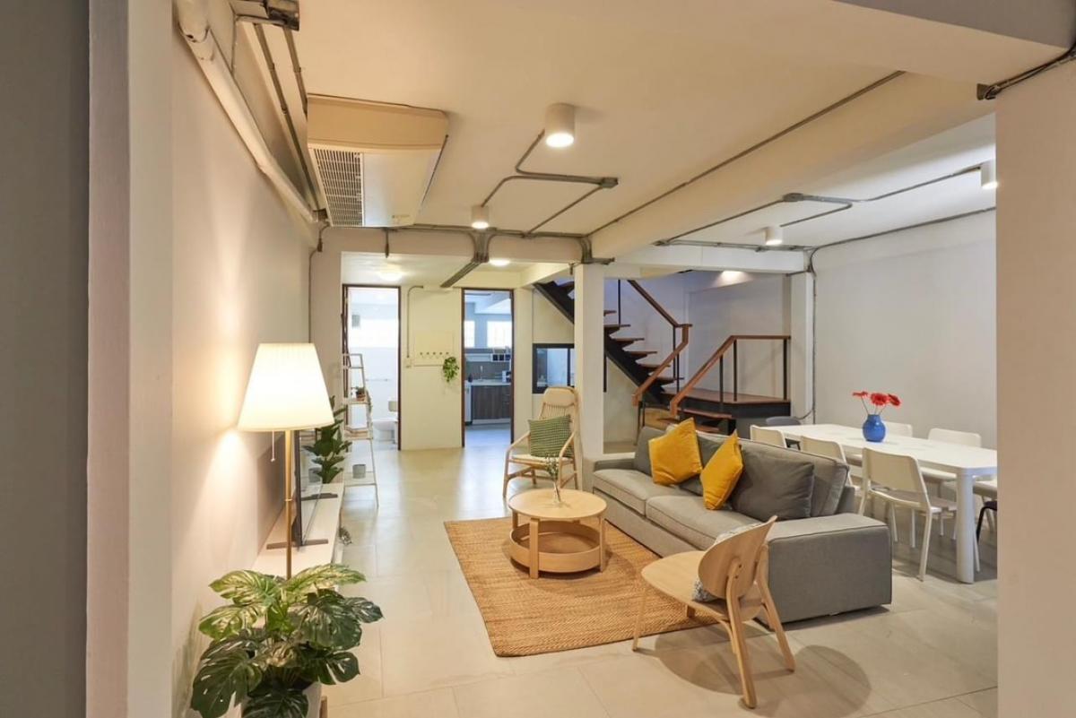 For SaleTownhomeSukhumvit, Asoke, Thonglor : 📢👇Sell with tenant til 2028
Urgent! 3-Storey Townhouse in Ekkamai. 3 Bedrooms / 3 Bathrooms 16.7MB with tenant. Attractive Yield: 6.3%
