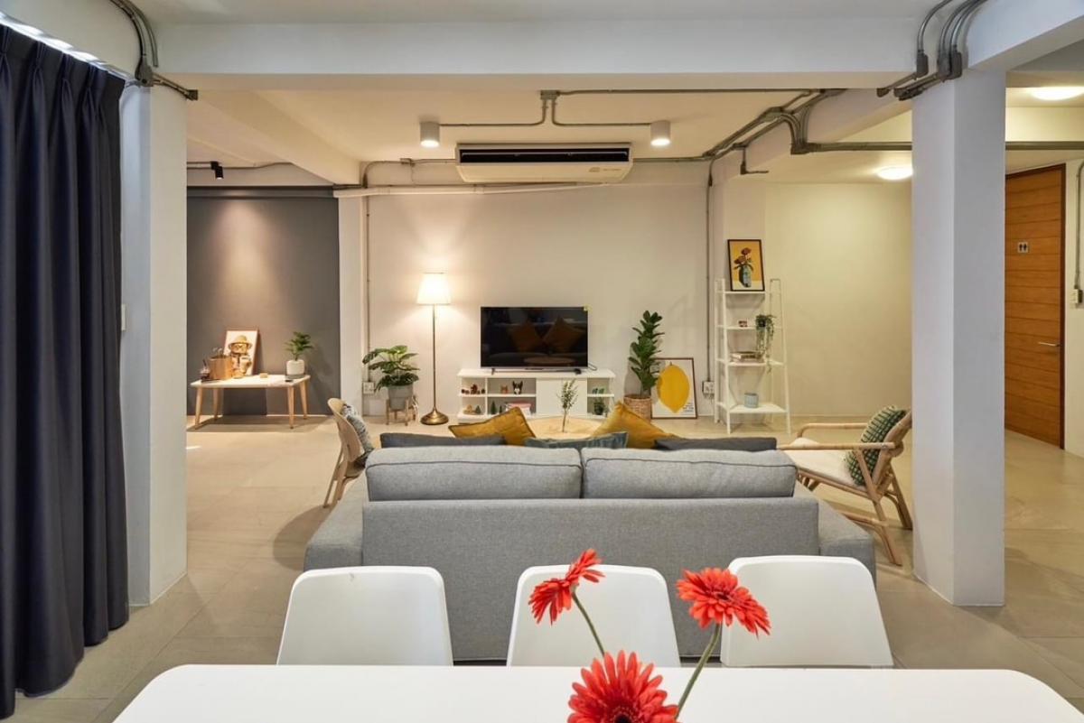 For SaleTownhomeSukhumvit, Asoke, Thonglor : 📢👇Sell with tenant til 2028
Urgent! 3-Storey Townhouse in Ekkamai. 3 Bedrooms / 3 Bathrooms 16.7MB with tenant. Attractive Yield: 6.3%