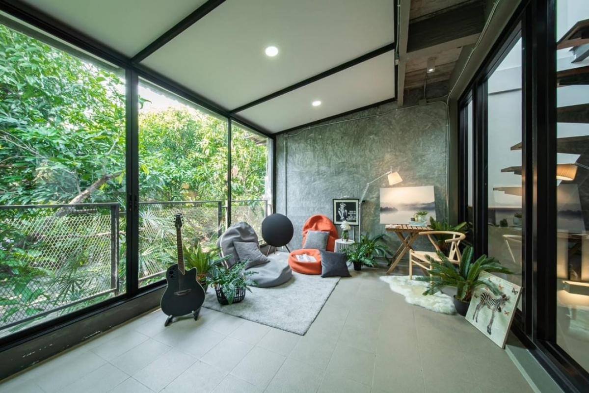 For SaleTownhomeSukhumvit, Asoke, Thonglor : 📢👇Sell with tenant til 2028
Urgent! 3-Storey Townhouse in Ekkamai. 3 Bedrooms / 3 Bathrooms 16.7MB with tenant. Attractive Yield: 6.3%