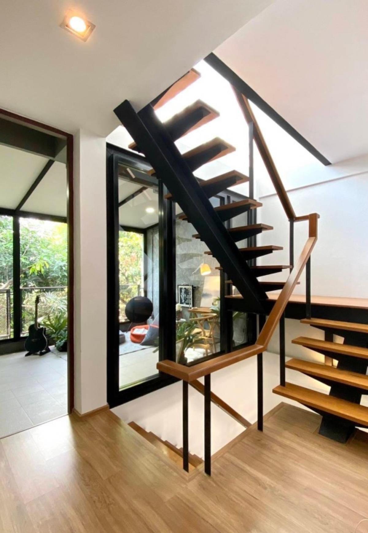 For SaleTownhomeSukhumvit, Asoke, Thonglor : 📢👇Sell with tenant til 2028
Urgent! 3-Storey Townhouse in Ekkamai. 3 Bedrooms / 3 Bathrooms 16.7MB with tenant. Attractive Yield: 6.3%