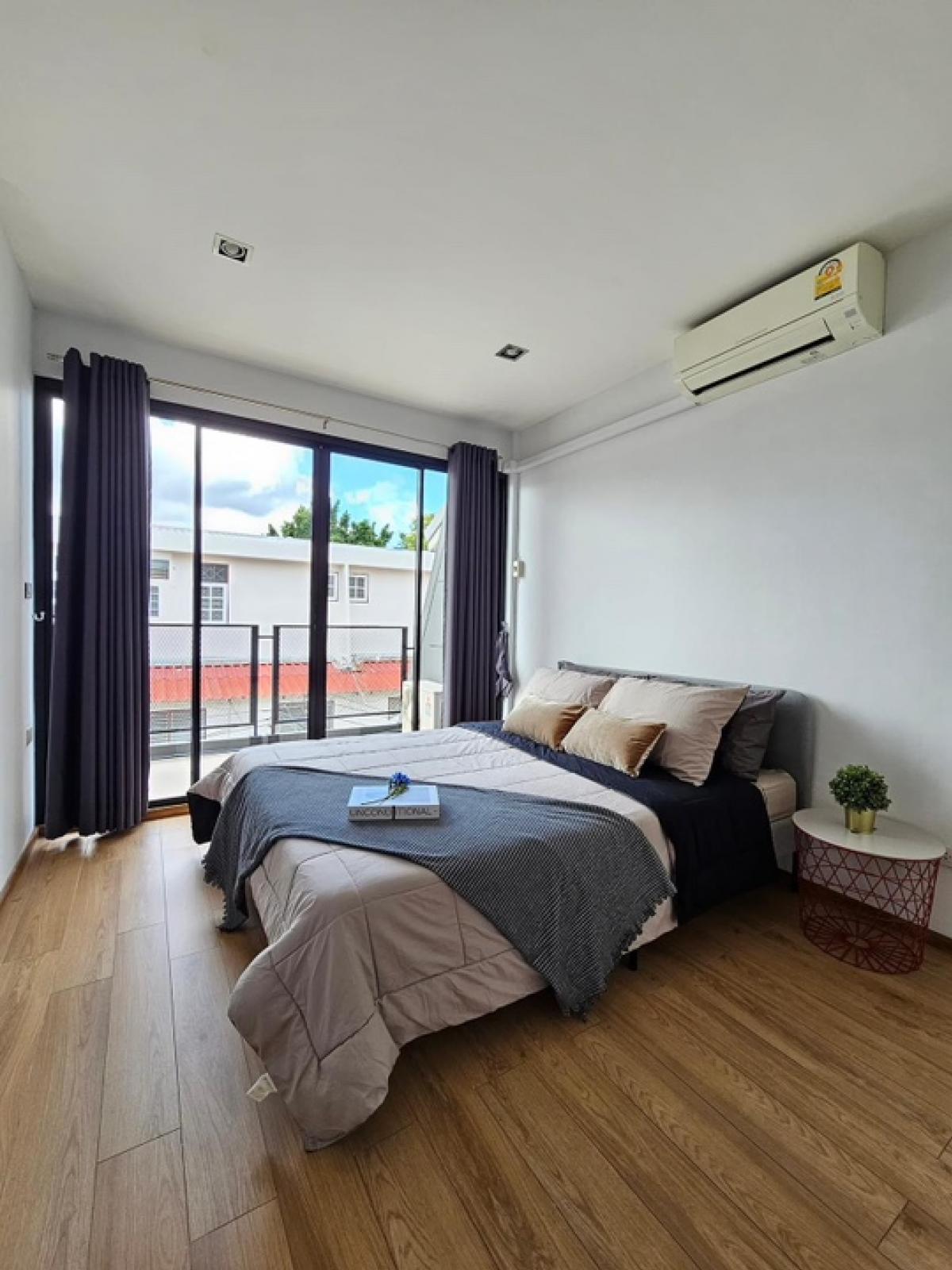 For SaleTownhomeSukhumvit, Asoke, Thonglor : 📢👇Sell with tenant til 2028
Urgent! 3-Storey Townhouse in Ekkamai. 3 Bedrooms / 3 Bathrooms 16.7MB with tenant. Attractive Yield: 6.3%