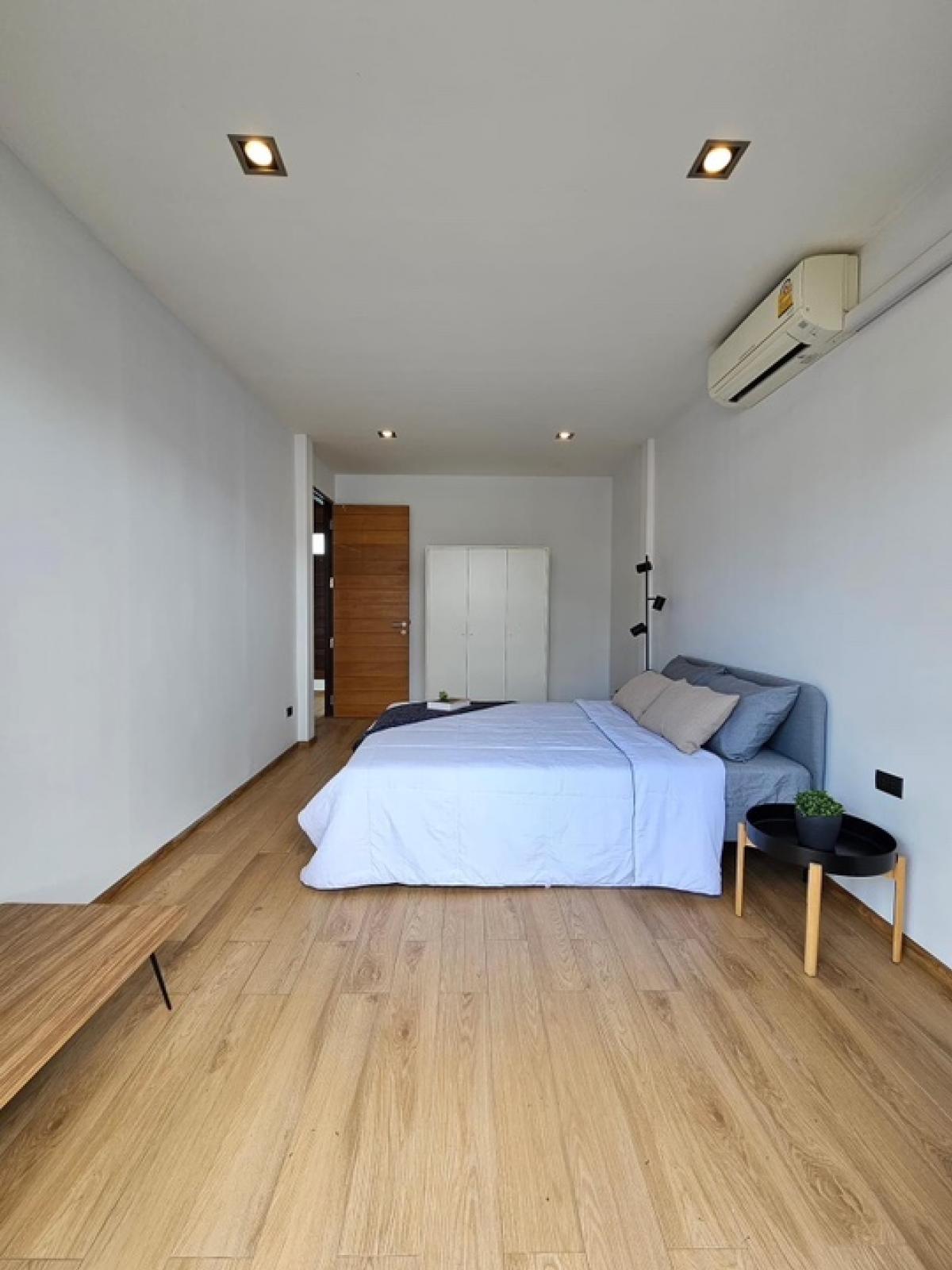 For SaleTownhomeSukhumvit, Asoke, Thonglor : 📢👇Sell with tenant til 2028
Urgent! 3-Storey Townhouse in Ekkamai. 3 Bedrooms / 3 Bathrooms 16.7MB with tenant. Attractive Yield: 6.3%