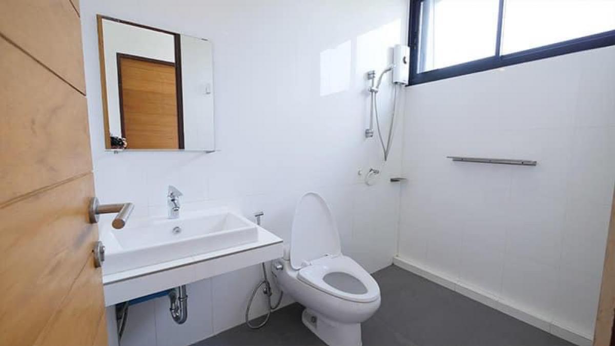 For SaleTownhomeSukhumvit, Asoke, Thonglor : 📢👇Sell with tenant til 2028
Urgent! 3-Storey Townhouse in Ekkamai. 3 Bedrooms / 3 Bathrooms 16.7MB with tenant. Attractive Yield: 6.3%