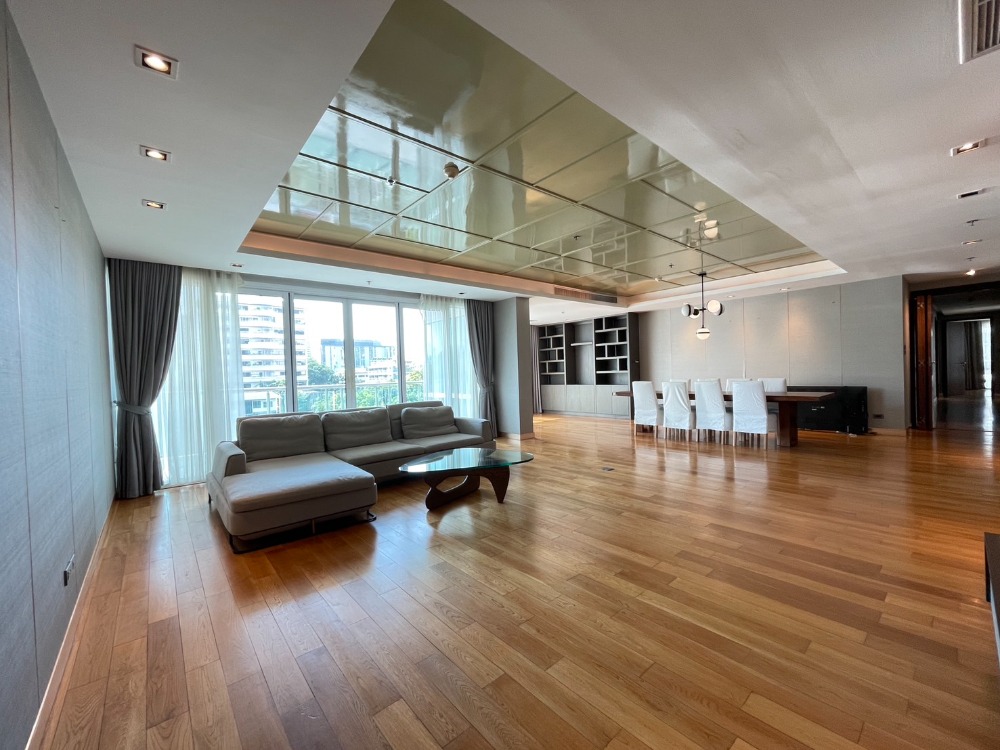 ขายคอนโดสุขุมวิท อโศก ทองหล่อ : Pet friendly condo for sale in Phomphong