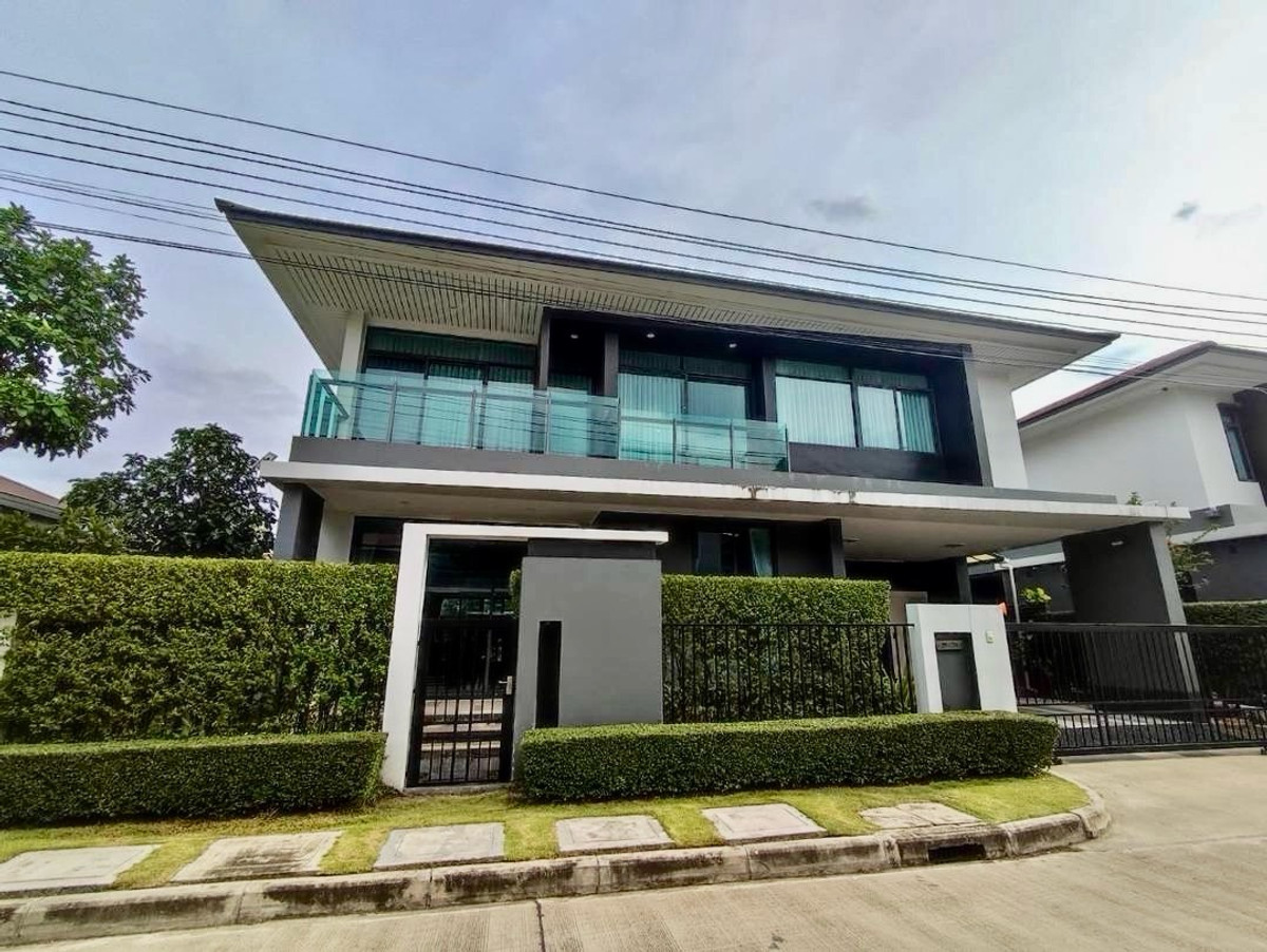 ให้เช่าบ้านพัฒนาการ ศรีนครินทร์ : Detached house near Brighton international school. 4 beds 4 baths with 1 maid room. The best price and available now in #SetthasiriKrungtheekreetha