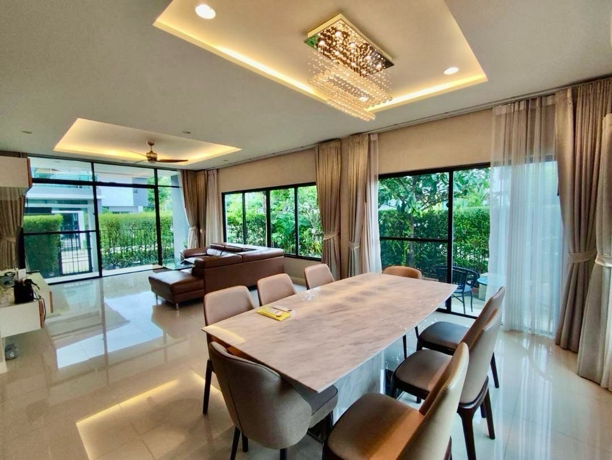 ให้เช่าบ้านพัฒนาการ ศรีนครินทร์ : ว่างพร้อมเช่า !! Detached house near Brighton international school. 4 beds 4 baths with 1 maid room. The best price and available now in #SetthasiriKrungtheekreetha