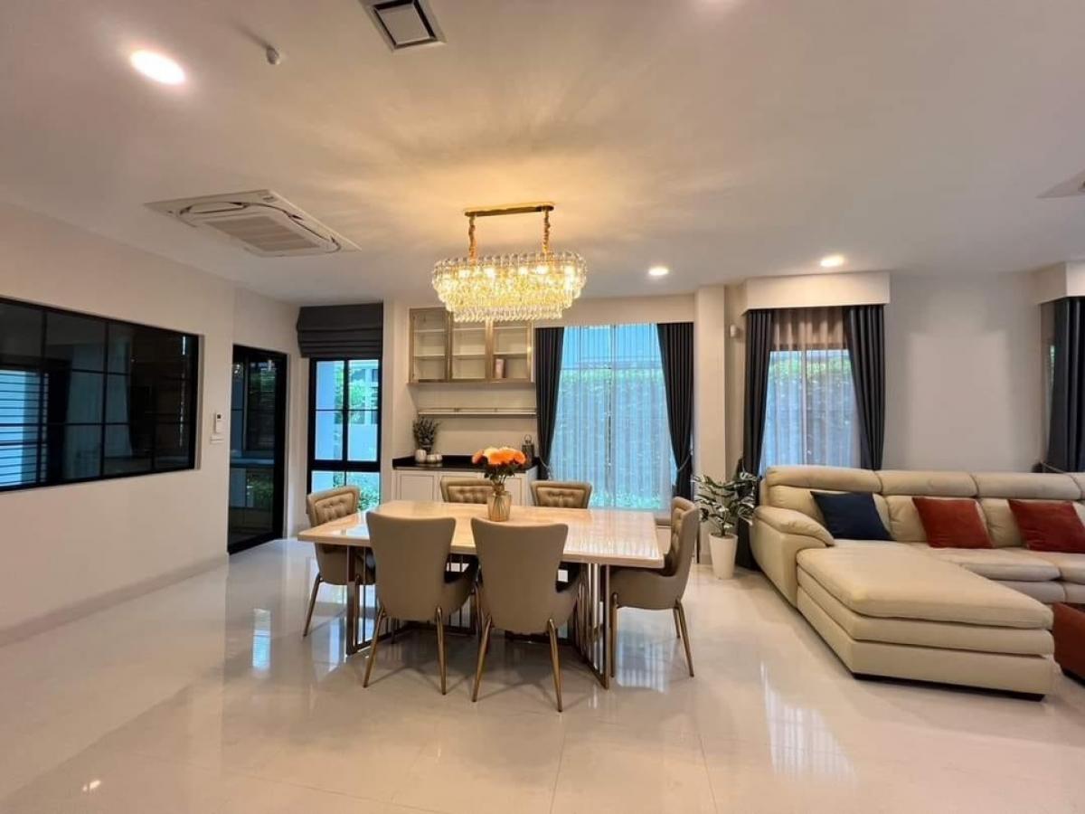 ให้เช่าบ้านพัฒนาการ ศรีนครินทร์ : 📢👇 The luxury house in good compound and security at Nantawan Rama 9 - New Krungthepkreetha,  located near Brighton International School, Wellington International School, and Suvarnabhumi Airport, fully furnished.