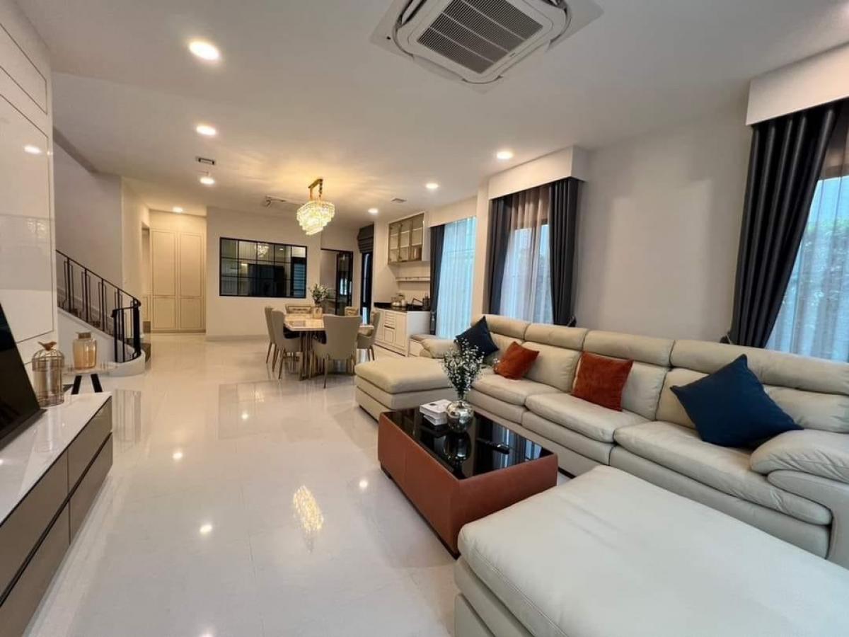 ให้เช่าบ้านพัฒนาการ ศรีนครินทร์ : 📢👇 The luxury house in good compound and security at Nantawan Rama 9 - New Krungthepkreetha,  located near Brighton International School, Wellington International School, and Suvarnabhumi Airport, fully furnished.
