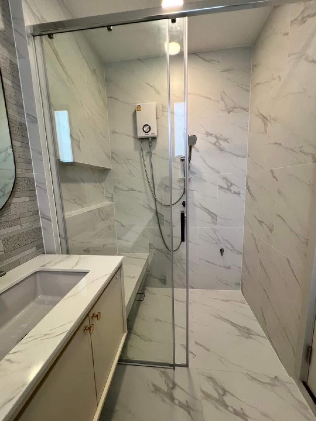 ให้เช่าบ้านพัฒนาการ ศรีนครินทร์ : 📢👇 The luxury house in good compound and security at Nantawan Rama 9 - New Krungthepkreetha,  located near Brighton International School, Wellington International School, and Suvarnabhumi Airport, fully furnished.