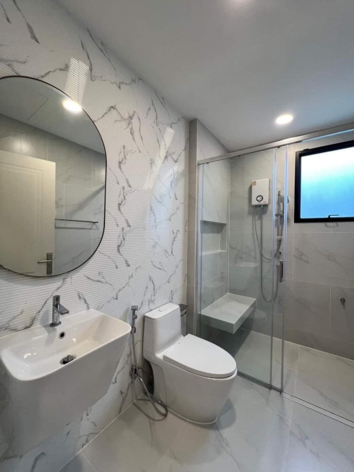 ให้เช่าบ้านพัฒนาการ ศรีนครินทร์ : 📢👇 The luxury house in good compound and security at Nantawan Rama 9 - New Krungthepkreetha,  located near Brighton International School, Wellington International School, and Suvarnabhumi Airport, fully furnished.