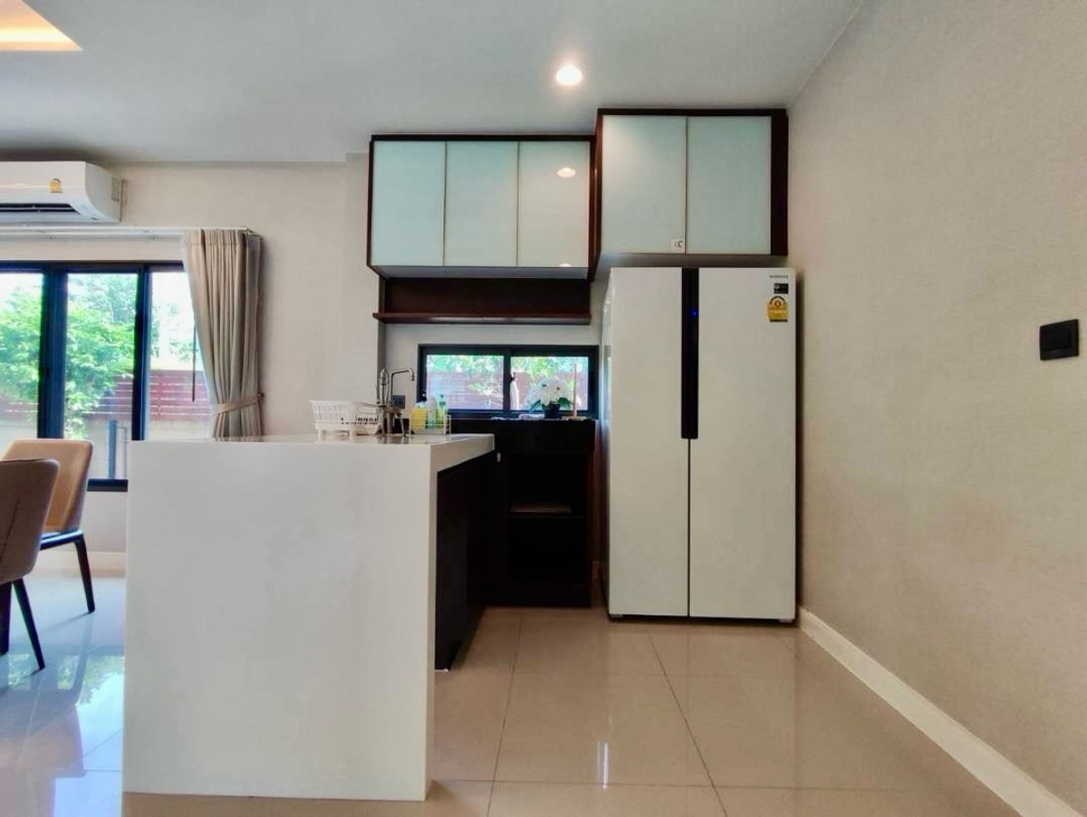 ให้เช่าบ้านพัฒนาการ ศรีนครินทร์ : ว่างพร้อมเช่า !! Detached house near Brighton international school. 4 beds 4 baths with 1 maid room. The best price and available now in #SetthasiriKrungtheekreetha