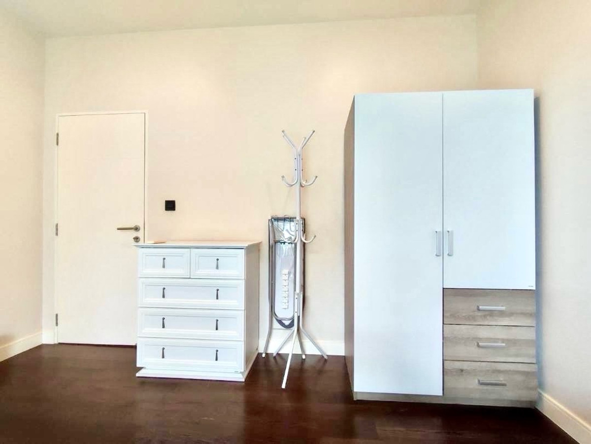 ให้เช่าบ้านพัฒนาการ ศรีนครินทร์ : ว่างพร้อมเช่า !! Detached house near Brighton international school. 4 beds 4 baths with 1 maid room. The best price and available now in #SetthasiriKrungtheekreetha