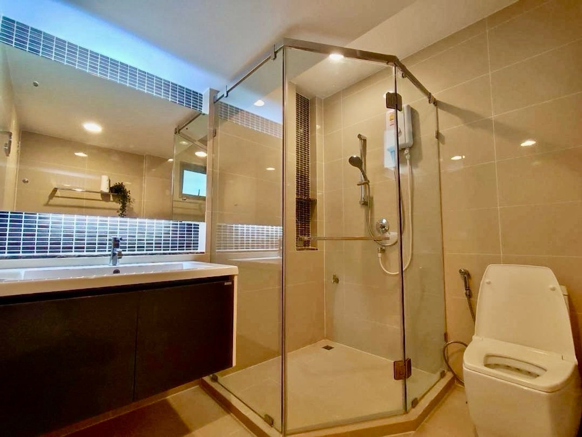 ให้เช่าบ้านพัฒนาการ ศรีนครินทร์ : ว่างพร้อมเช่า !! Detached house near Brighton international school. 4 beds 4 baths with 1 maid room. The best price and available now in #SetthasiriKrungtheekreetha