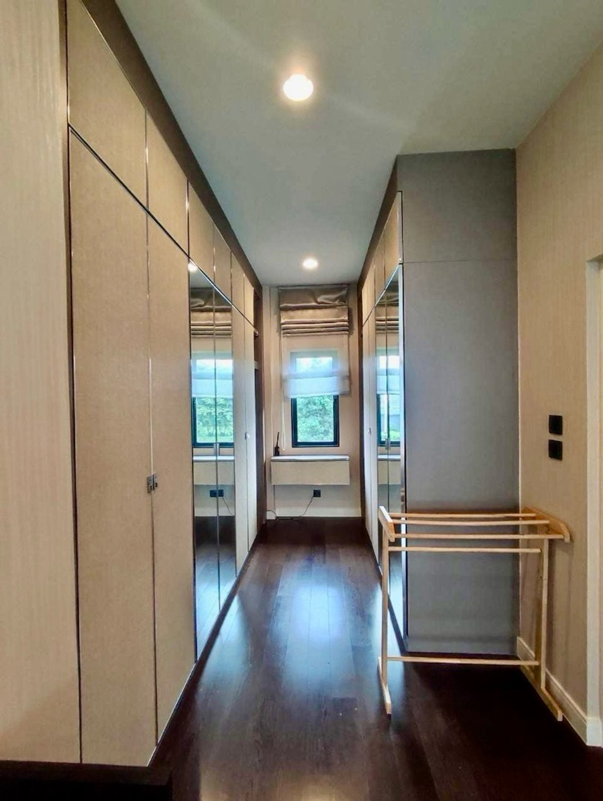 ให้เช่าบ้านพัฒนาการ ศรีนครินทร์ : ว่างพร้อมเช่า !! Detached house near Brighton international school. 4 beds 4 baths with 1 maid room. The best price and available now in #SetthasiriKrungtheekreetha