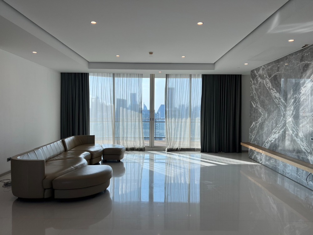ให้เช่าคอนโดสุขุมวิท อโศก ทองหล่อ : ว่างให้เช่าห้องแรร์ไอเทม Royce Private Residence 3 นอน + 1 maid Penthouse