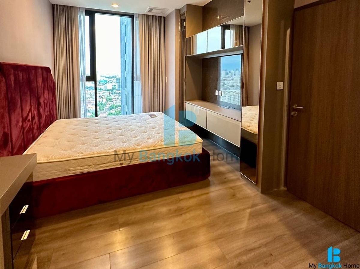 ให้เช่าคอนโดอ่อนนุช อุดมสุข : 🔥Don’t Miss🔥Whizdom Essence Sukhumvit Condo 🔥1 ห้องนอน 1 ห้องน้ำ 1 ห้องทำงาน 1 ห้องนั่งเล่น 
ขนาด 45 ตร.ม. ชั้น 28 
ตกแต่งสวย เฟอร์นิเจอร์ครบ พร้อมอยู่🔥