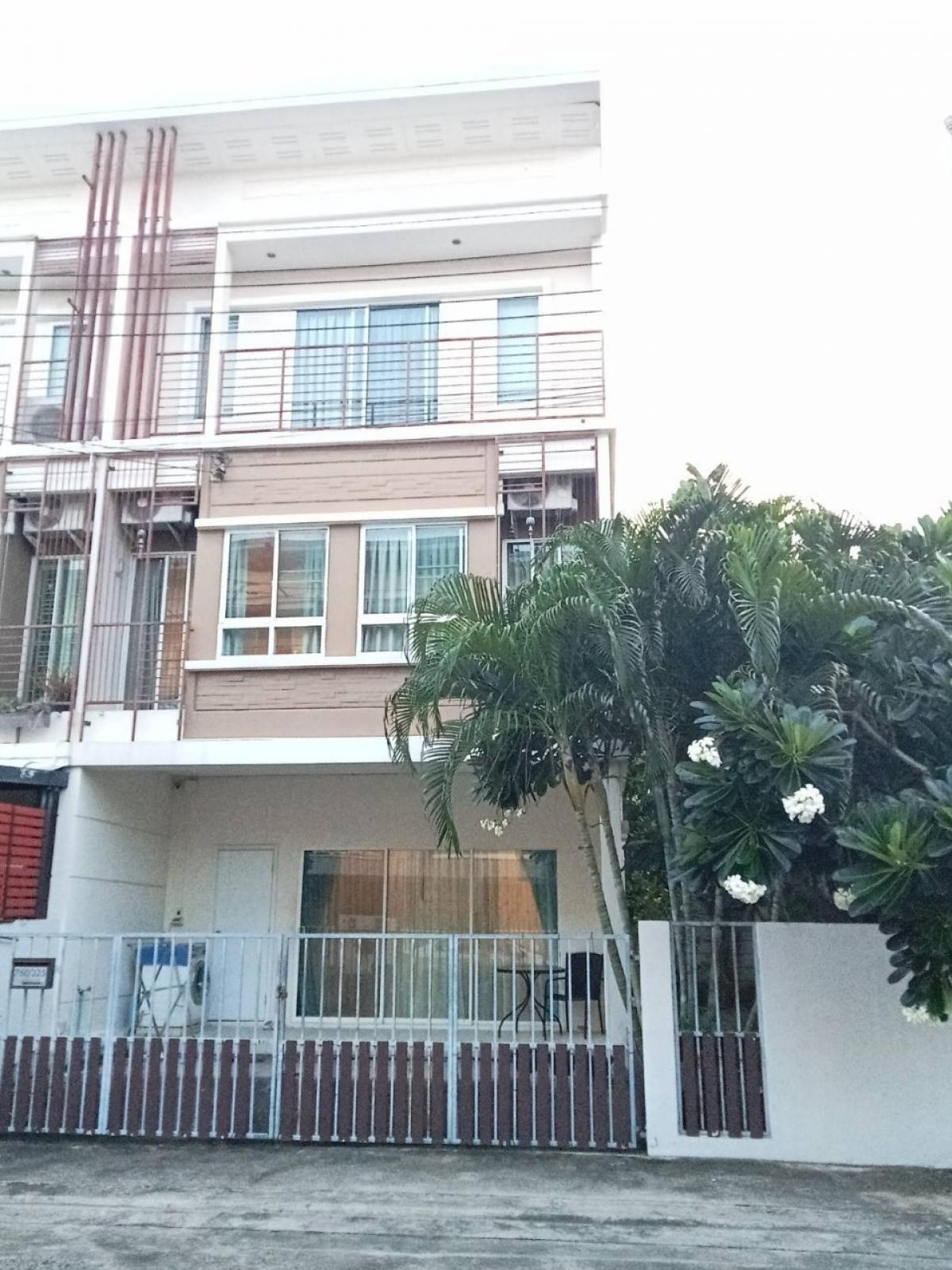 ขายทาวน์โฮมพัฒนาการ ศรีนครินทร์ : For sale 6.72M177 sqm 38 sqw coner house3 bed 3 bath 3 floor 2 car parking - pattanakarn 32 vintage cityCall 0938563451id (line) / WhatsApp - 0938563451( good location ) and very nice house 🏡 ☺️ FB - Bangkok House & Condowww.bangkokhouseandcondo.com