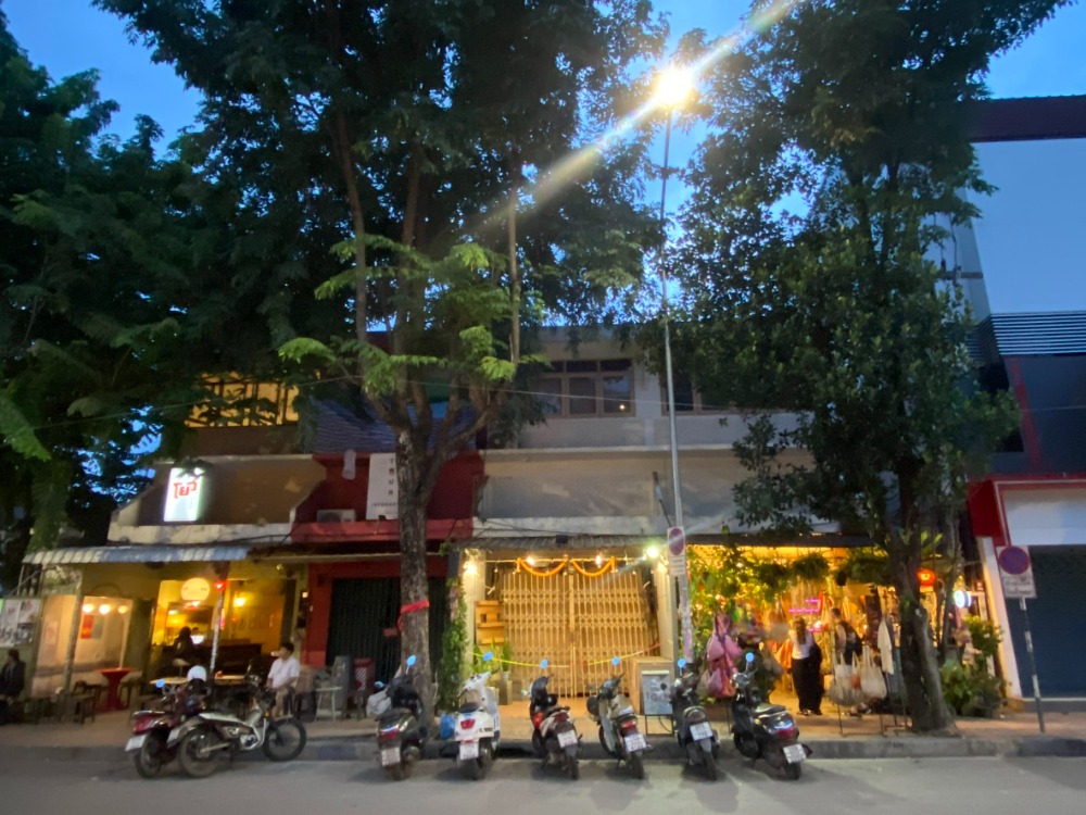 For SaleShop HouseChiang Mai : Commercial building on Phra Pok Klao Road, Sunday Walking Street, Chiang Mai