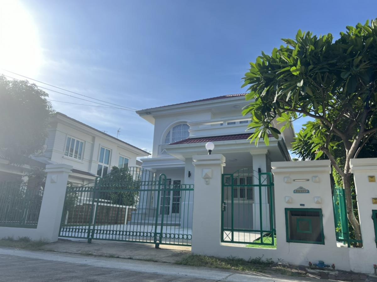 For SaleHouseRathburana, Suksawat : Reduced price to 4.69 million baht. The owner intends to renovate and move in. The neighbors are lovely, peaceful, private, suitable for couples who have just started a family. 2-storey single house, 3 bedrooms, 2 bathrooms, 2 parking spaces, 70 sq m., Ma