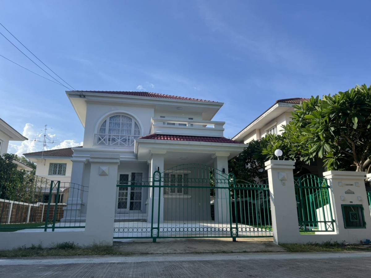 For SaleHouseRathburana, Suksawat : Reduced price to 4.69 million baht. The owner intends to renovate and move in. The neighbors are lovely, peaceful, private, suitable for couples who have just started a family. 2-storey single house, 3 bedrooms, 2 bathrooms, 2 parking spaces, 70 sq m., Ma