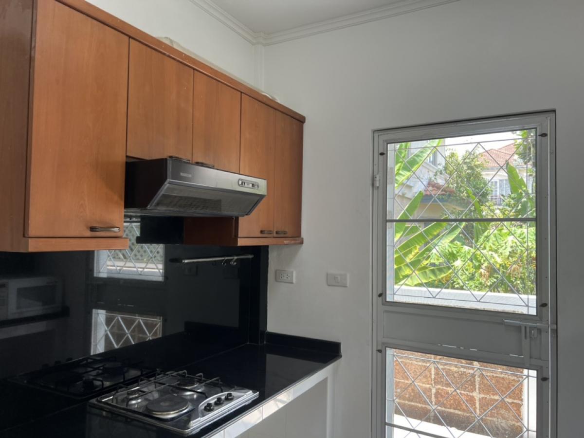 For SaleHouseRathburana, Suksawat : Reduced price to 4.69 million baht. The owner intends to renovate and move in. The neighbors are lovely, peaceful, private, suitable for couples who have just started a family. 2-storey single house, 3 bedrooms, 2 bathrooms, 2 parking spaces, 70 sq m., Ma