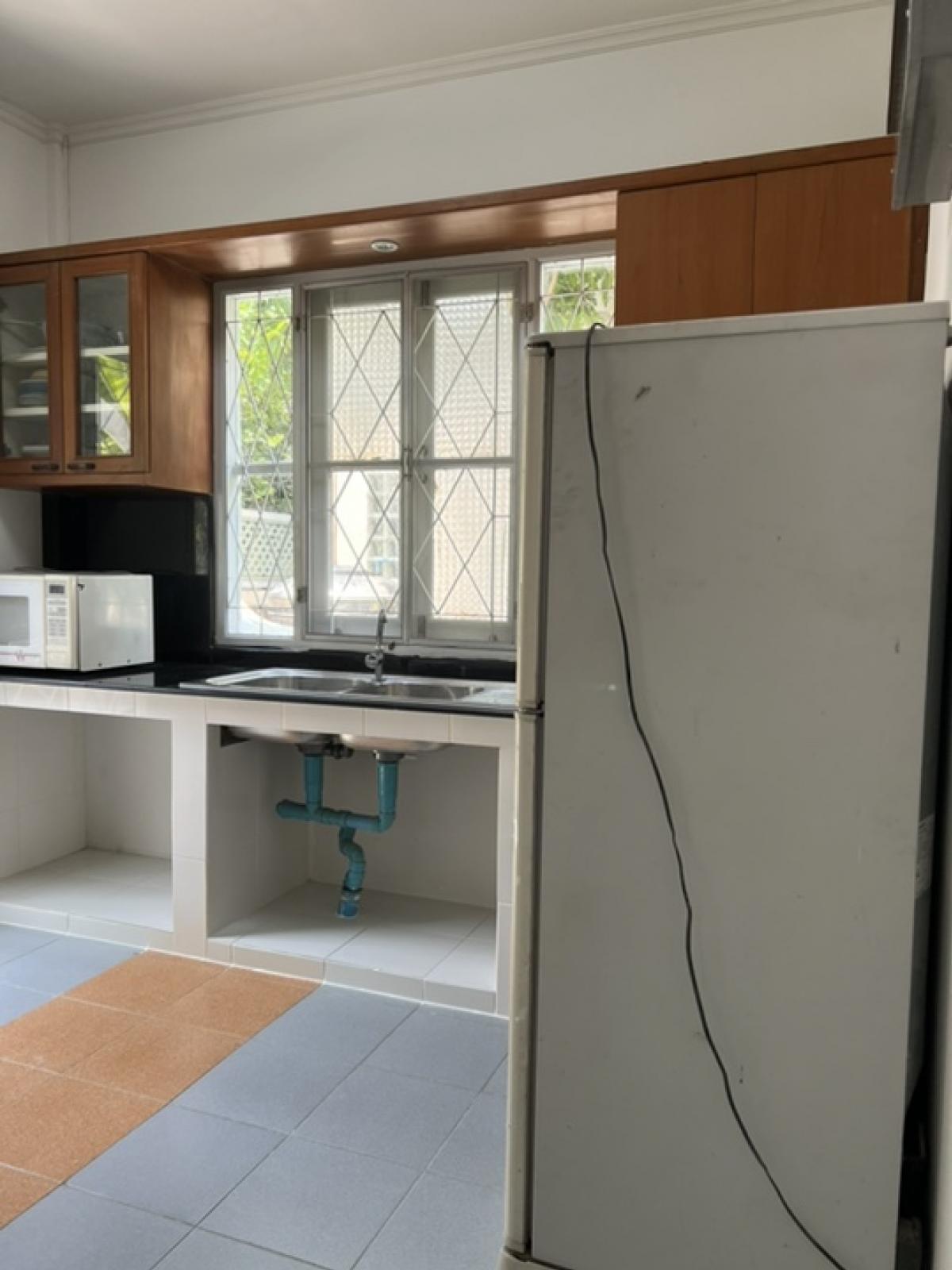 For SaleHouseRathburana, Suksawat : Reduced price to 4.69 million baht. The owner intends to renovate and move in. The neighbors are lovely, peaceful, private, suitable for couples who have just started a family. 2-storey single house, 3 bedrooms, 2 bathrooms, 2 parking spaces, 70 sq m., Ma