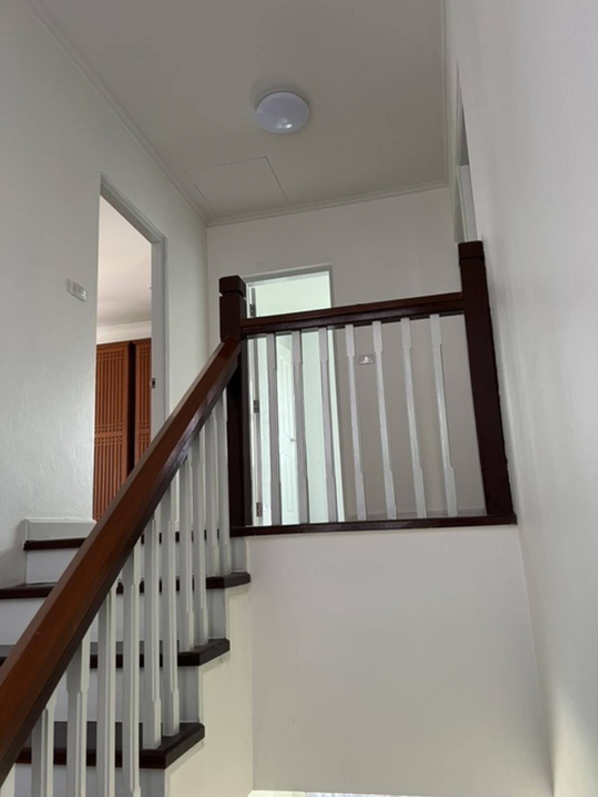 For SaleHouseRathburana, Suksawat : Reduced price to 4.69 million baht. The owner intends to renovate and move in. The neighbors are lovely, peaceful, private, suitable for couples who have just started a family. 2-storey single house, 3 bedrooms, 2 bathrooms, 2 parking spaces, 70 sq m., Ma