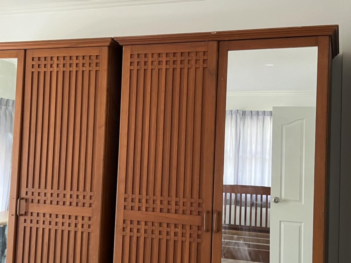 For SaleHouseRathburana, Suksawat : Reduced price to 4.69 million baht. The owner intends to renovate and move in. The neighbors are lovely, peaceful, private, suitable for couples who have just started a family. 2-storey single house, 3 bedrooms, 2 bathrooms, 2 parking spaces, 70 sq m., Ma