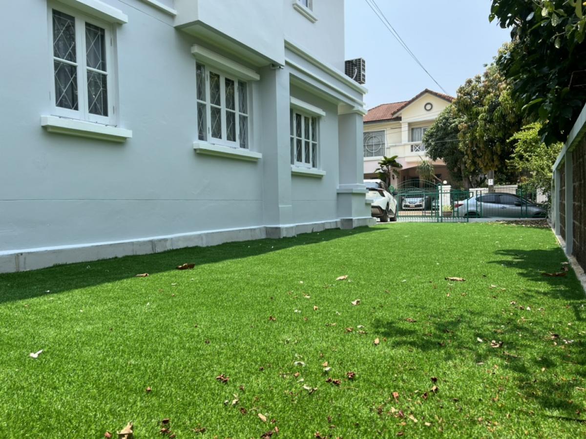 For SaleHouseRathburana, Suksawat : Reduced price to 4.69 million baht. The owner intends to renovate and move in. The neighbors are lovely, peaceful, private, suitable for couples who have just started a family. 2-storey single house, 3 bedrooms, 2 bathrooms, 2 parking spaces, 70 sq m., Ma