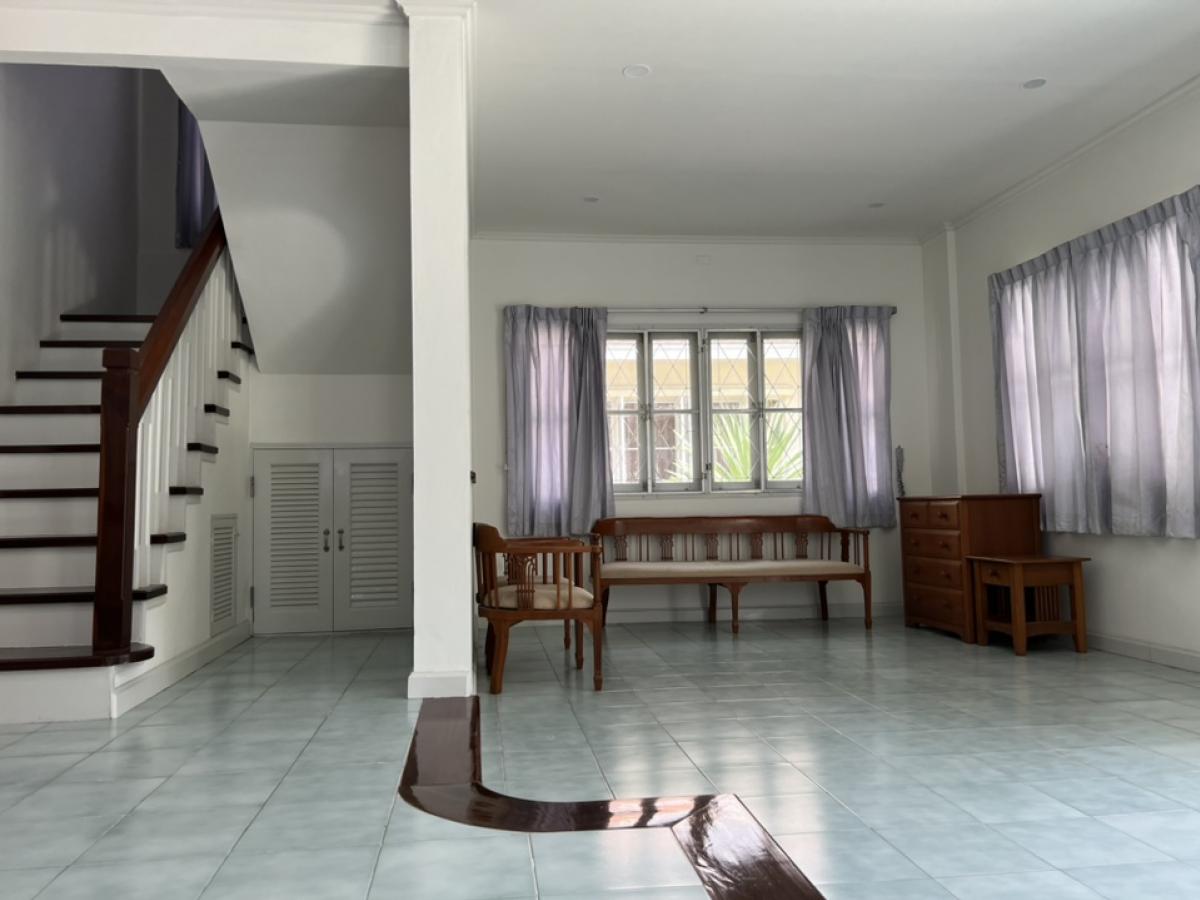 For SaleHouseRathburana, Suksawat : Reduced price to 4.69 million baht. The owner intends to renovate and move in. The neighbors are lovely, peaceful, private, suitable for couples who have just started a family. 2-storey single house, 3 bedrooms, 2 bathrooms, 2 parking spaces, 70 sq m., Ma