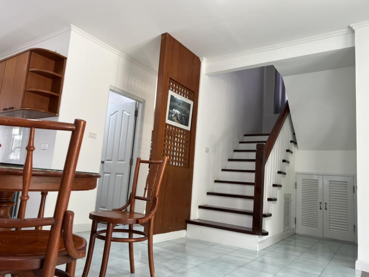 For SaleHouseRathburana, Suksawat : Reduced price to 4.69 million baht. The owner intends to renovate and move in. The neighbors are lovely, peaceful, private, suitable for couples who have just started a family. 2-storey single house, 3 bedrooms, 2 bathrooms, 2 parking spaces, 70 sq m., Ma