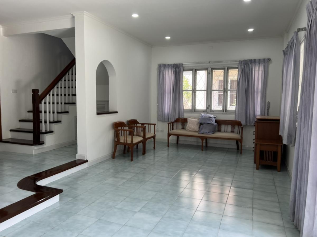 For SaleHouseRathburana, Suksawat : Reduced price to 4.69 million baht. The owner intends to renovate and move in. The neighbors are lovely, peaceful, private, suitable for couples who have just started a family. 2-storey single house, 3 bedrooms, 2 bathrooms, 2 parking spaces, 70 sq m., Ma