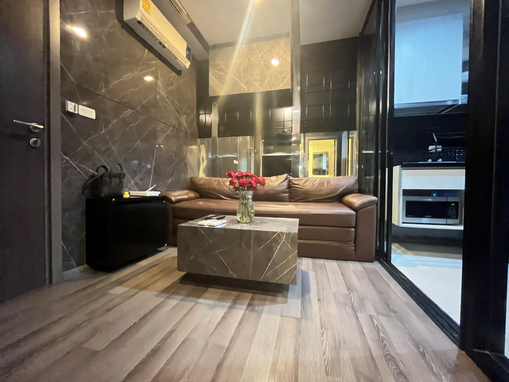 For SaleCondoOnnut, Udomsuk : Call : 091-949-9463 For Sale Condo The Base Park East Sukhumvit 77 @BTS Onnut Station, 1 Bedroom 1 Kitchen Room, Built-in Furniture