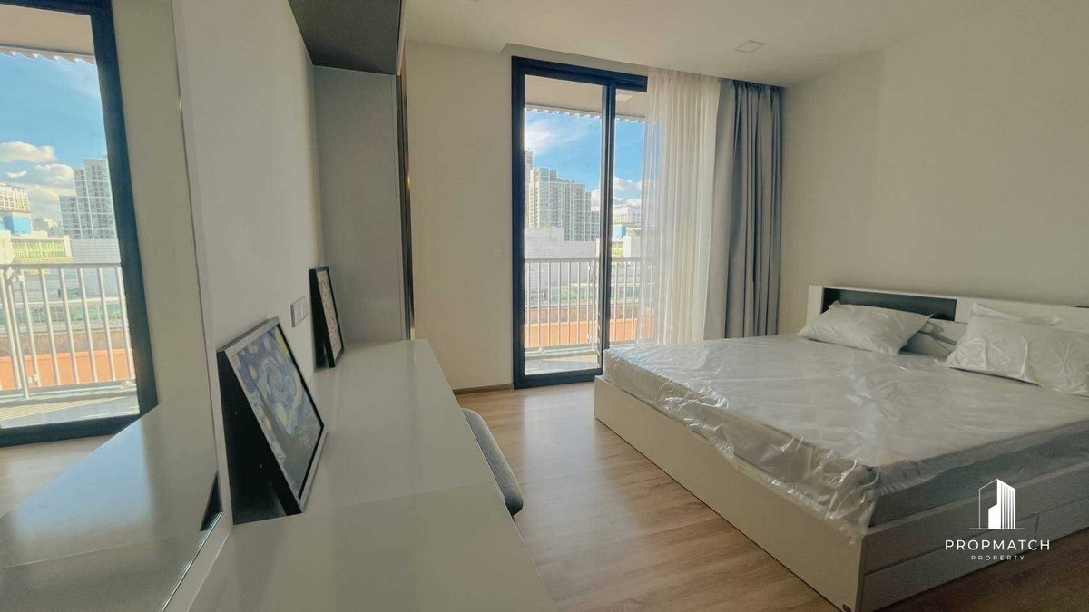 For RentCondoRatchathewi,Phayathai : The dream sample room XT Phayathai only 21,000 33 sqm, beautifully decorated, as advertised, near MRT Phayathai 500 m. Hurry and book. If interested, you can make an appointment to see the room. Kaem 064-6696546 (add this number on Line)