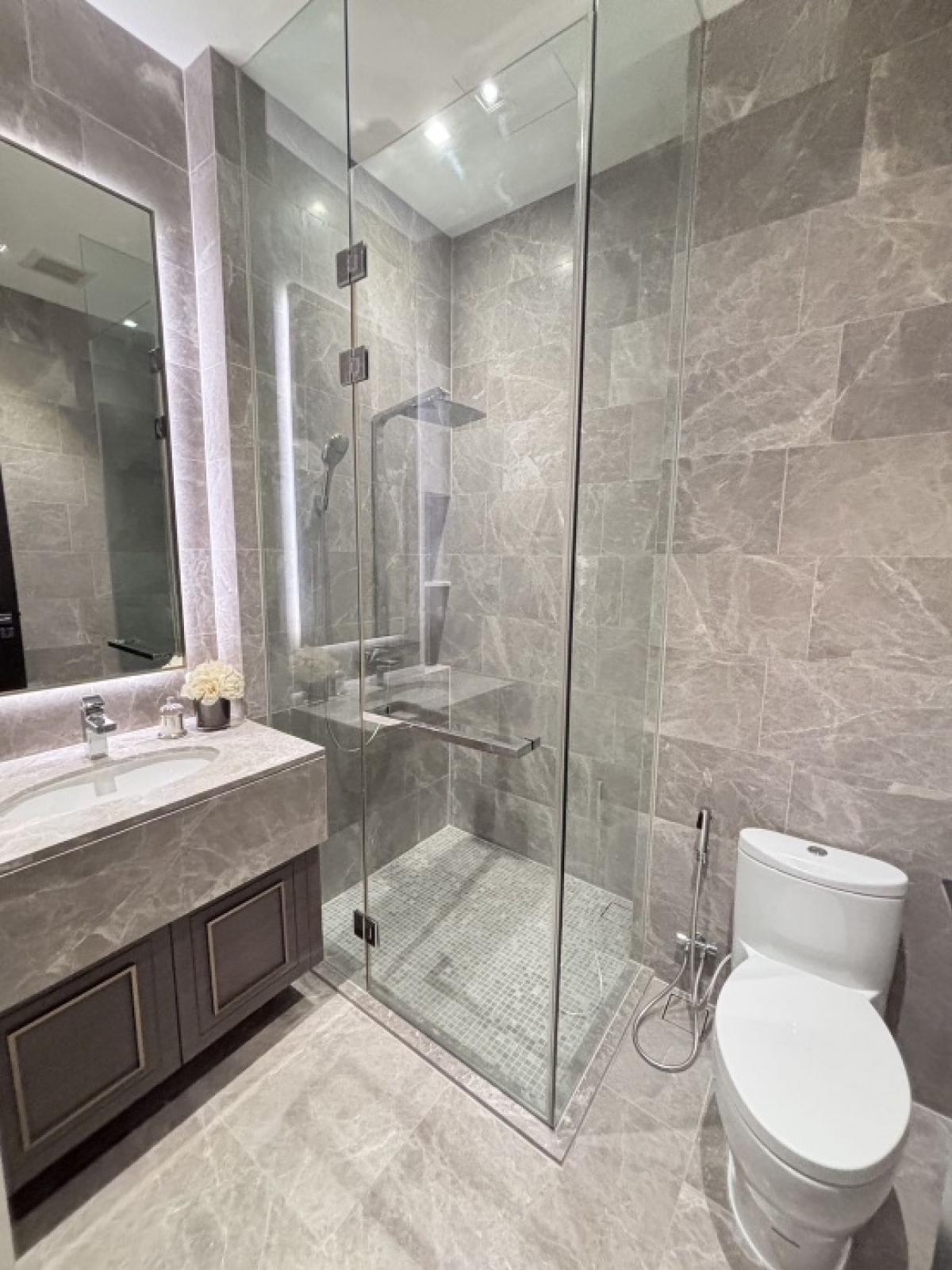 For RentCondoSukhumvit, Asoke, Thonglor : 📢👇Rare item!3 beds at The Diplomat 39, in Em District ( Emporium, EmQuartier, Emsphere) near BTS Phromphong, nice decoration , fully furnished furnish, ready to move in