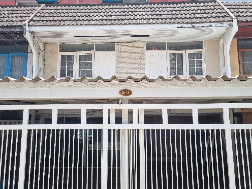 For SaleTownhomeRamkhamhaeng, Hua Mak : For sale: 2-storey townhouse, Soi Ramkhamhaeng 36 (Burapha), near the Hua Mak BTS Station (Orange Line) and Lam Sali Station (Yellow Line)