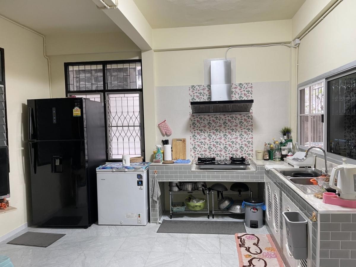 ขายบ้านรัชดา ห้วยขวาง : ขายบ้านเดี่ยวย่านลาดพร้าว 34 ลึก 700 เมตร 5 ห้องนอน 093 296 2878 2)  ใกล้ MRT ลาดพร้าว 700 เมตร