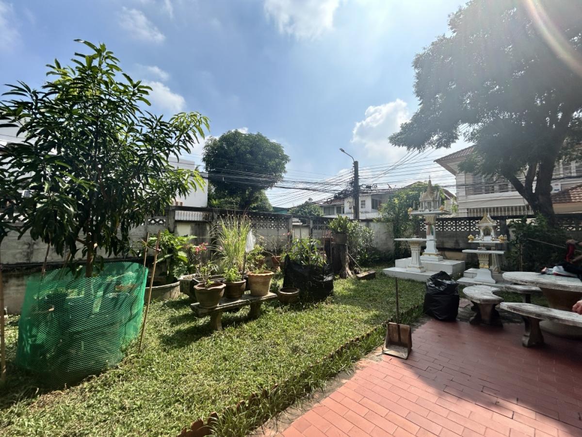 ขายบ้านรัชดา ห้วยขวาง : ขายบ้านเดี่ยวย่านลาดพร้าว 34 ลึก 700 เมตร 5 ห้องนอน 093 296 2878 2)  ใกล้ MRT ลาดพร้าว 700 เมตร