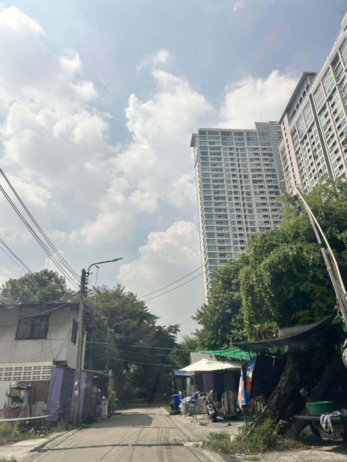 ขายบ้านรัชดา ห้วยขวาง : ขายบ้านเดี่ยวย่านลาดพร้าว 34 ลึก 700 เมตร 5 ห้องนอน 093 296 2878 2)  ใกล้ MRT ลาดพร้าว 700 เมตร