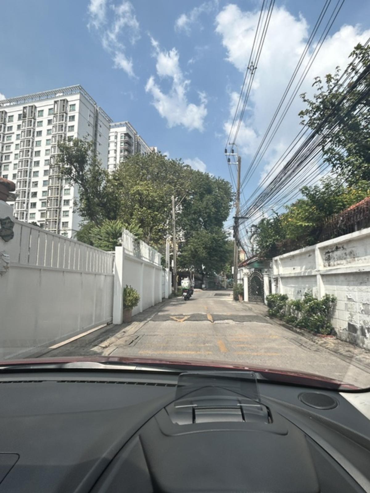 ขายบ้านรัชดา ห้วยขวาง : ขายบ้านเดี่ยวย่านลาดพร้าว 34 ลึก 700 เมตร 5 ห้องนอน 093 296 2878 2)  ใกล้ MRT ลาดพร้าว 700 เมตร