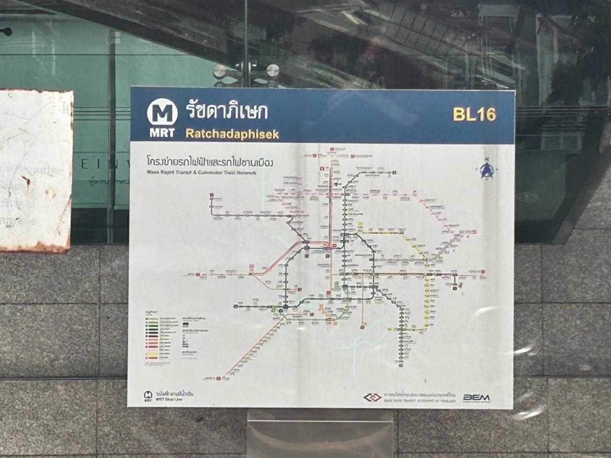 ขายบ้านรัชดา ห้วยขวาง : ขายบ้านเดี่ยวย่านลาดพร้าว 34 ลึก 700 เมตร 5 ห้องนอน 093 296 2878 2)  ใกล้ MRT ลาดพร้าว 700 เมตร