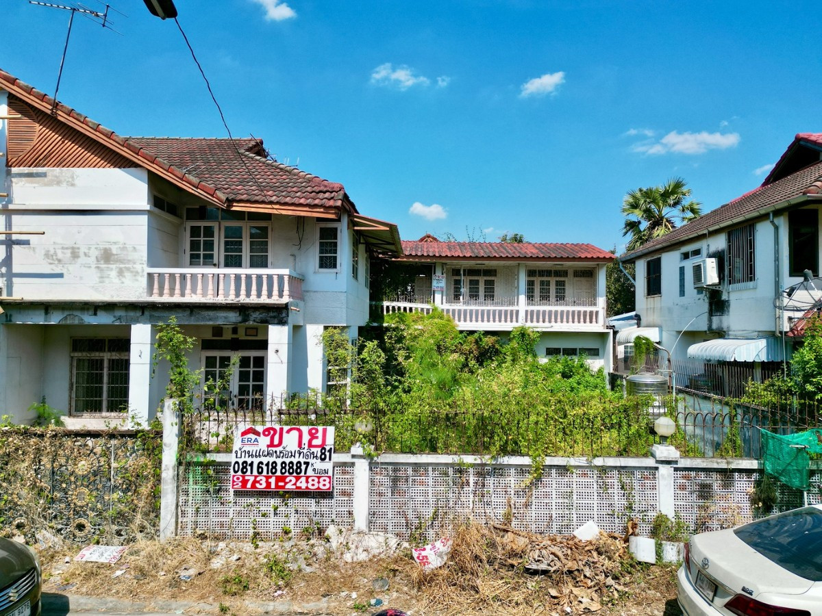 For SaleHouseLadprao101, Happy Land, The Mall Bang Kapi : Twin house for sale in Lat Phrao Soi Ladprao 101, size 81 sq.who, sells cheap, only 70,000 per square wah per square wah. Good structure, a lot of space, near Tesco Lotus, only 300 meters.