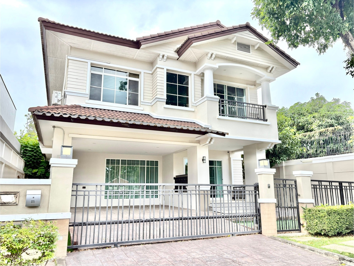 For RentHousePinklao, Charansanitwong : Rent a 2 -story corner house, Siwalee Village Pinklao-Sathorn The whole house is renovated. Ready