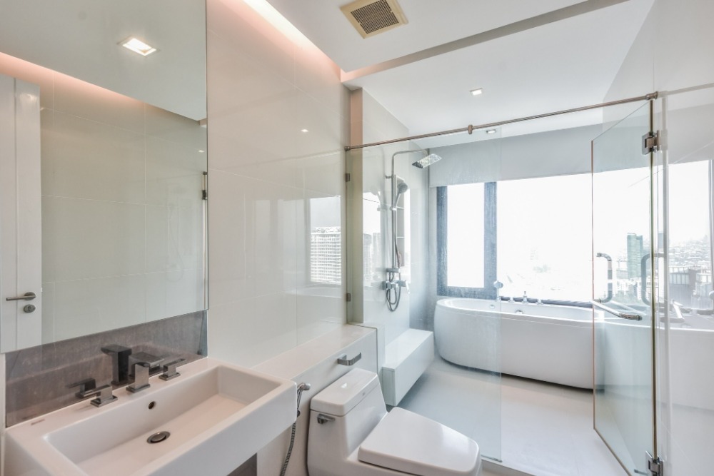 ขายคอนโดลาดพร้าว เซ็นทรัลลาดพร้าว : 🔥ขาย EQUINOX PHAHOL - VIBHA ขนาด 168 ตร.ม. 3 ห้องนอน Penthouse Duplex  วิวห้าแยกลาดพร้าว