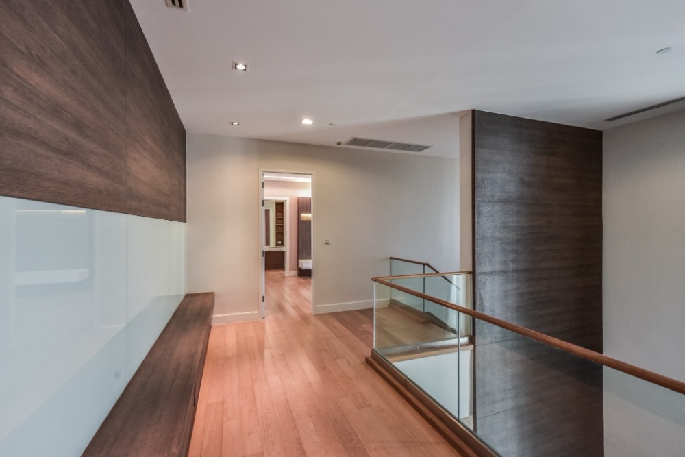 ขายคอนโดลาดพร้าว เซ็นทรัลลาดพร้าว : 🔥ขาย EQUINOX PHAHOL - VIBHA ขนาด 168 ตร.ม. 3 ห้องนอน Penthouse Duplex  วิวห้าแยกลาดพร้าว