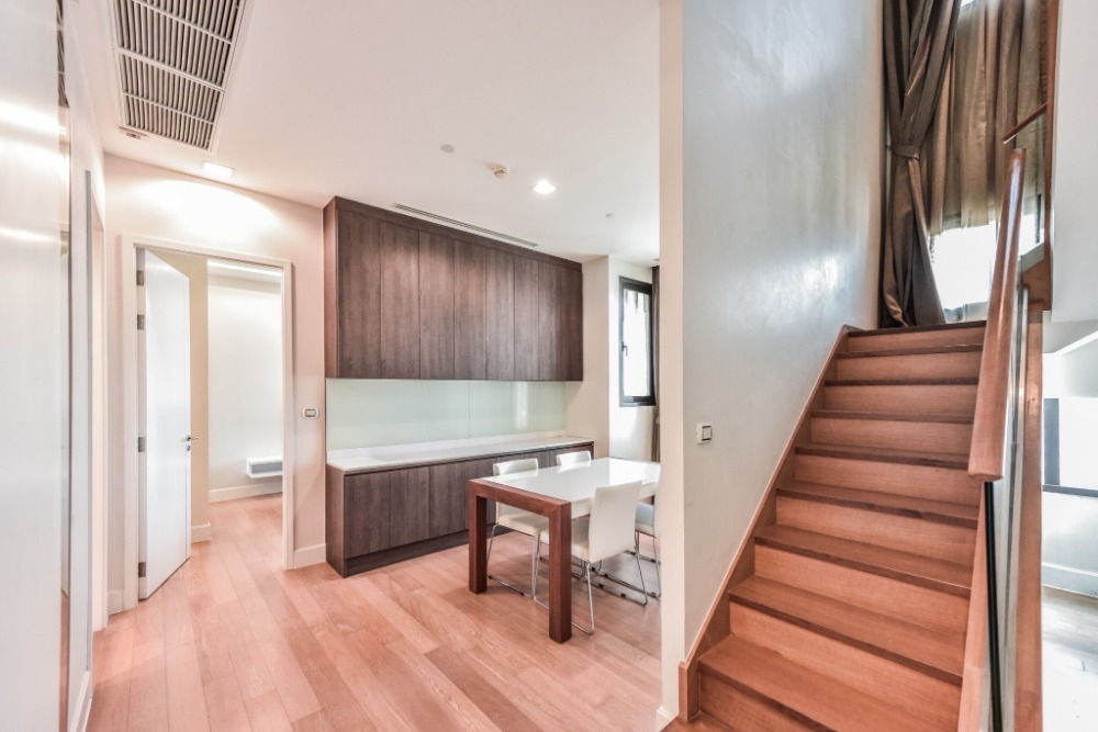 ขายคอนโดลาดพร้าว เซ็นทรัลลาดพร้าว : 🔥ขาย EQUINOX PHAHOL - VIBHA ขนาด 168 ตร.ม. 3 ห้องนอน Penthouse Duplex  วิวห้าแยกลาดพร้าว